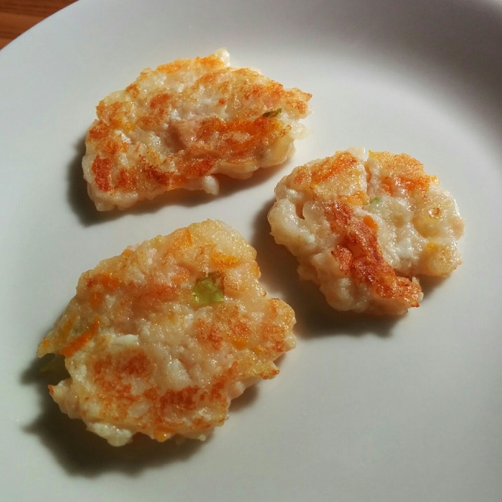 はんぺんと鮭のふわふわ豆腐ハンバーグ【離乳食に】